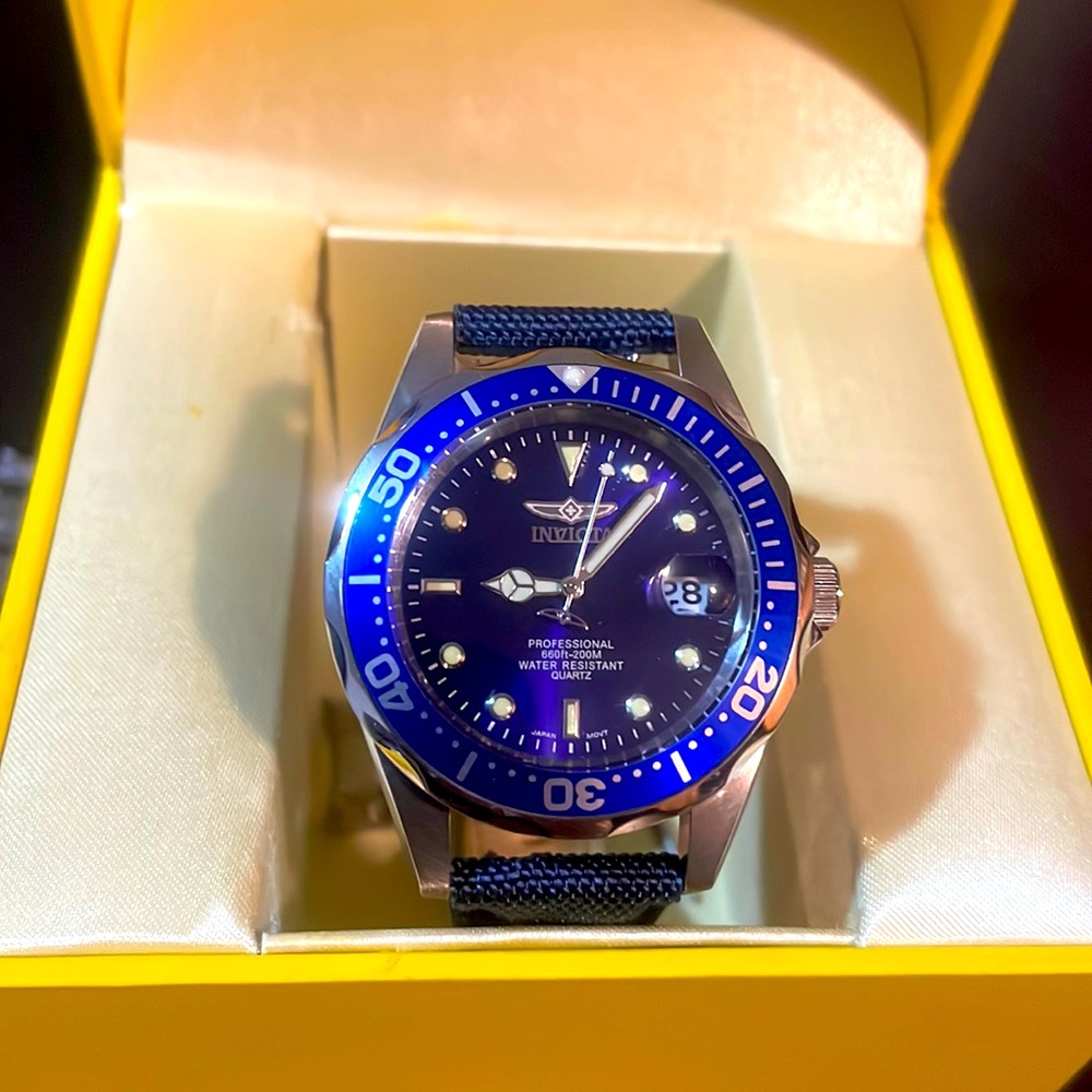 INVICTA blue divers watch. Stainless steel, comes with two adjustable straps.